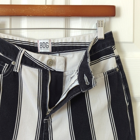 BDG Urban Outfitters Striped High Waisted Tapered Leg Mom Jeans Black White 26 - Picture 7 of 15
